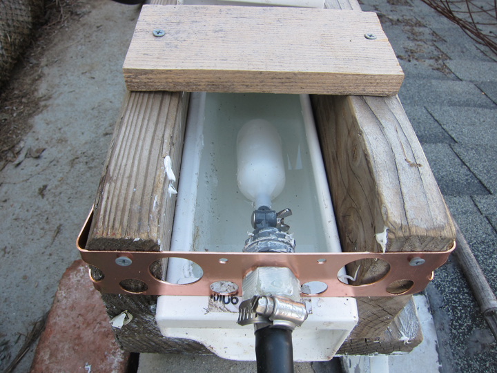 float valve in self irrigating gutter system